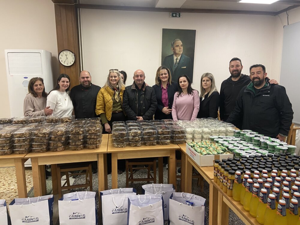 Πασχαλινό τραπέζι και προσφορά από το Κοινωνικό Εστιατόριο του Δήμου Τρικκαίων